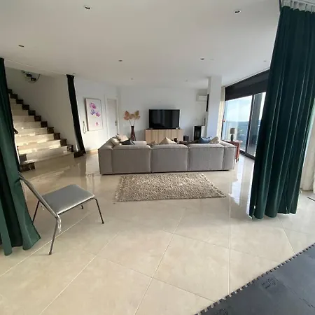 Esparragueras Villa *
